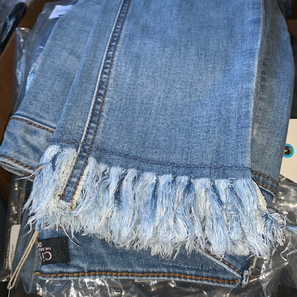 High Rise Distressed Jeans - Picture 4 of 4